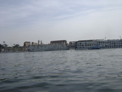 EGYPTE 2008 TEMPLE LOUXOR BATEAU