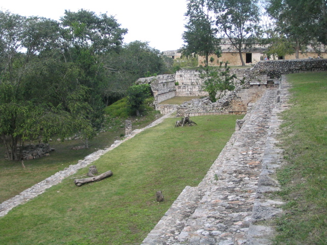 uxmal - 200